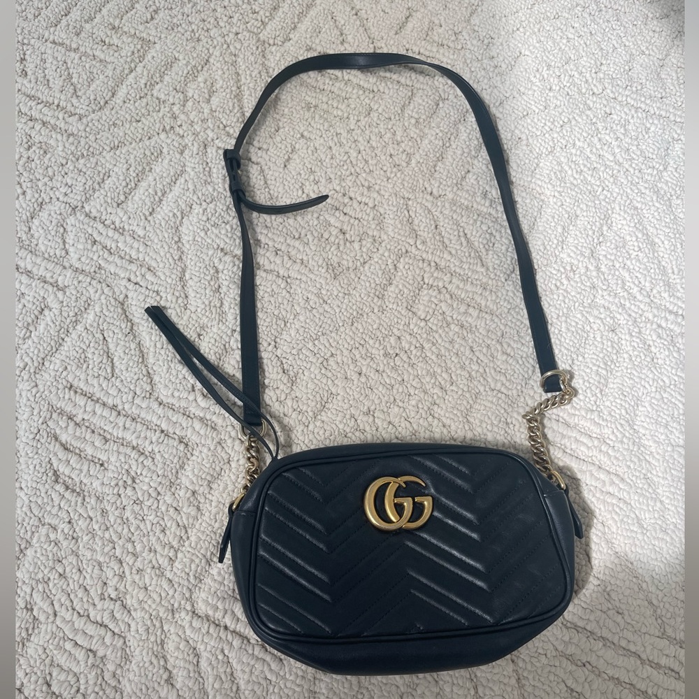 GUCCI GG MARMONT SMALL MATELASSE CROSSBODY BAG